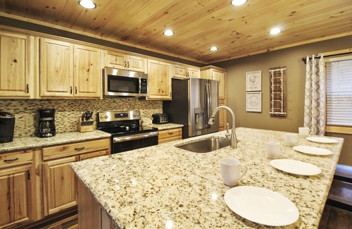 Chalet Village North Cabin | AMAZING Cabin! 5 Fireplaces! Covered Deck! STUNNING View! Hot Tub! Game Room!