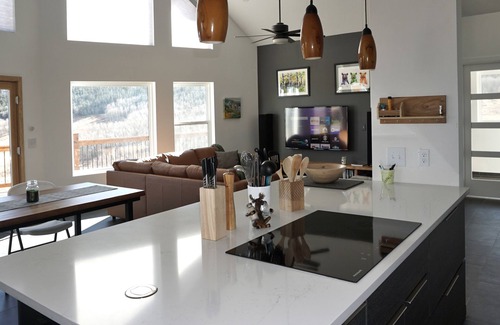 Warm Springs Cabin | Amazing cabin in quiet community in the mountains - Entire home for rent.