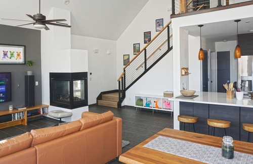 Warm Springs Cabin | Amazing cabin in quiet community in the mountains - Entire home for rent.