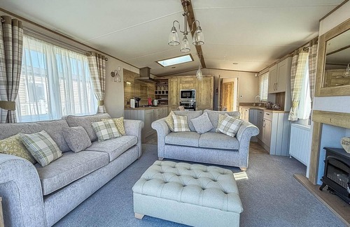 Hunstanton House | Amazing caravan with decking at Manor Park in Hunstanton ref 23010Ha