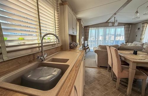 Hunstanton House | Amazing caravan with decking at Manor Park in Hunstanton ref 23010Ha