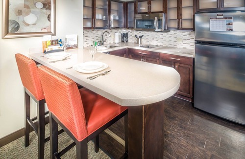 Chandler Condo | Amazing Central Location! Pool & Hot Tub Access