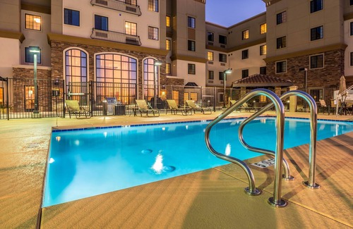 Chandler Condo | Amazing Central Location! Pool & Hot Tub Access