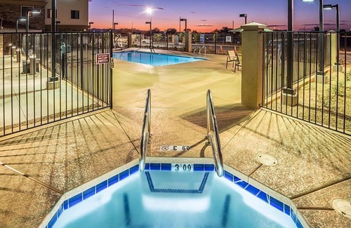 Chandler Condo | Amazing Central Location! Pool & Hot Tub Access
