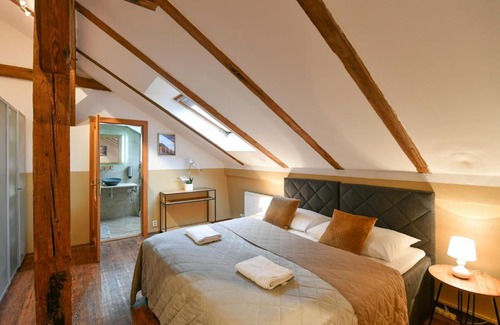 Mala Strana Apartment | Amazing Charles Bridge Apartment