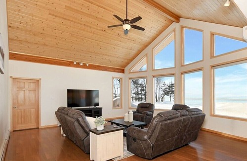 Salamatof House | Amazing Cook Inlet & Mountain View Home & Cabin
