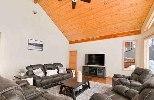 Salamatof House | Amazing Cook Inlet & Mountain View Home & Cabin