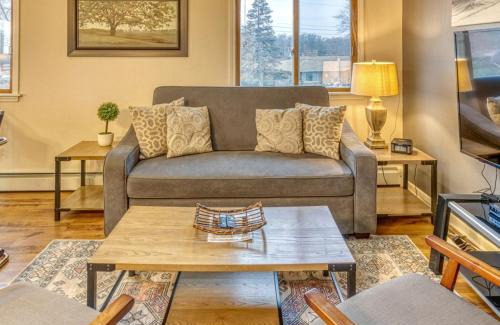 Miller Beach Villa | Amazing Cottage with Lake Access in Gary, Indiana