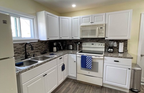 Norwich Apartment | Amazing Deal: Spacious 4-Bed, 2-Bath Duplex Apartment!