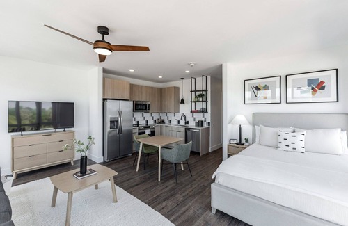 Huntsville Hotel | Amazing Downtown Getaway | Kitchen & In-unit laundry | Pet Friendly