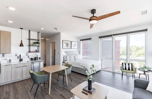 Huntsville Hotel | Amazing Downtown Getaway | Kitchen & In-unit laundry | Pet Friendly