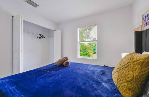 Gladeview House | Amazing Duplex 3 BR/2 Bathrooms close to Wynwood