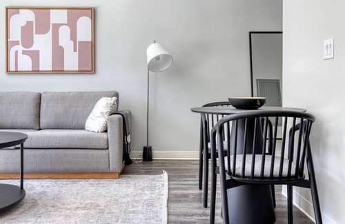 Edgewater Apartment | Amazing Edgewater 1BR w/ Gym & Lounge, nr Red Line, by Blueground