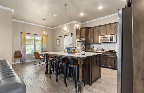 Killeen House | Amazing Entertaining Home! Perfect For Large Families, Groups, Workers and Soldi