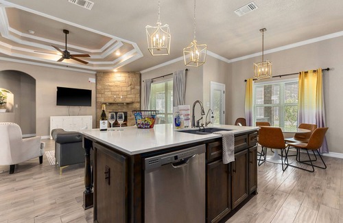 Killeen House | Amazing Entertaining Home! Perfect For Large Families, Groups, Workers and Soldi