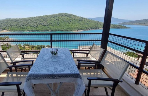 Milas Apartment | Amazing Flat w/ Shared Pool near Beach in Milas