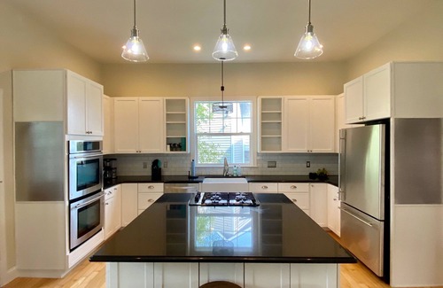 Four Corners House | Amazing Four Season Modern Farmhouse with Mountain Views and Hot Tub