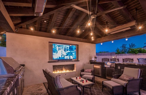 Gilbert House | AMAZING "FUN PARK" in BACKYARD Comfortably Sleeps 10