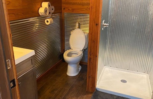 Alix Cabin | Amazing! Glamping Waterfalls Lake Creeks!