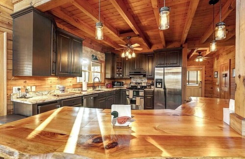 Blue Ridge Cabin | Amazing Grand Mountain Cabin, best in Blue Ridge!