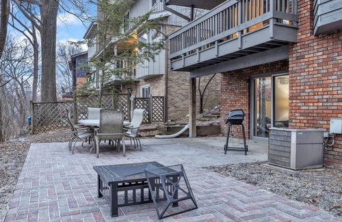 Wauwatosa House | Amazing Hideaway - Short walk to Hoyt Park! by RedAwning