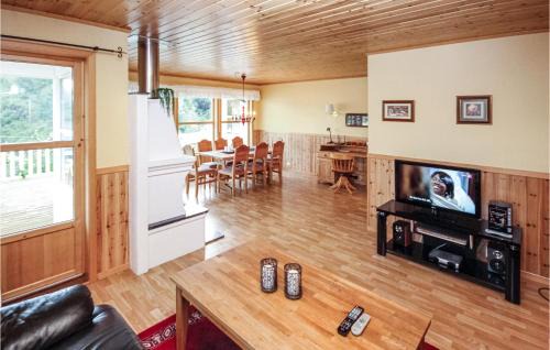 Sveio House | Amazing Home In Auklandshamn With Sauna