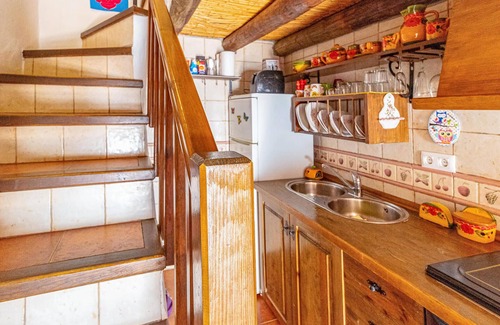 Competa House | Amazing home in Cómpeta with kitchen