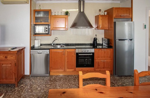 Deltebre House | Amazing home in Deltebre with kitchen