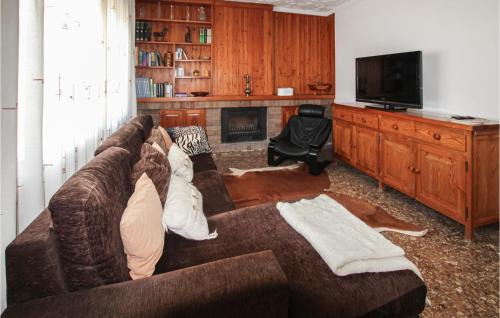 Deltebre House | Amazing Home In Deltebre With Kitchen