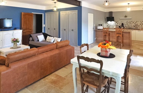 Mouries House | Amazing home in Mouries with WiFi