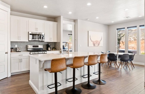 Washington House | Amazing House near St George Sand Hallow Zion -Pool, Lazy River, Private Hot Tub