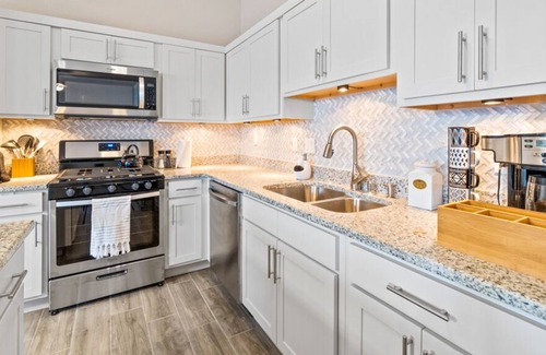 Biggs Field House | Amazing house with beautiful backyard and comfortable king size bed
