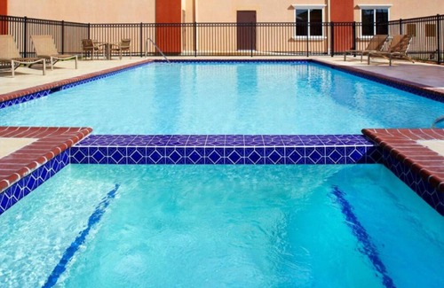 Southeast Houston House | Amazing Houston Vacation! Onsite Pool, Free Parking, Near Crenshaw Park!