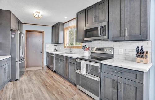 Tobyhanna House | Amazing Lake Views, Game room, Private Beach, Hot Tub, Boats and Firepit