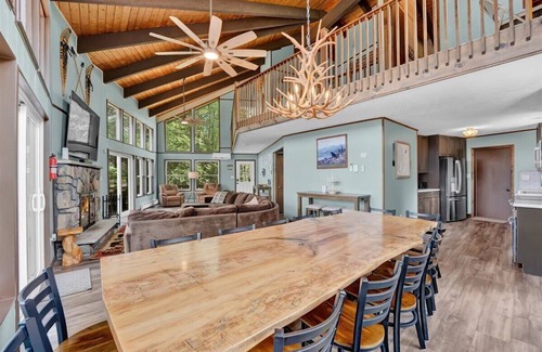 Tobyhanna House | Amazing Lake Views, Game room, Private Beach, Hot Tub, Boats and Firepit