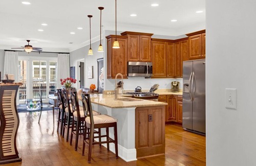 Historic District - North Condo | Amazing Location on Bay Street by Southern Belle