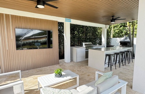 Miami Springs House | Amazing Miami Home Pool & BBQ