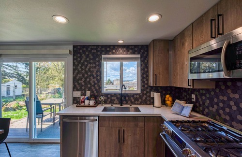 SeaTac House | Amazing Modern Home w/AC ► Mins away from Airport