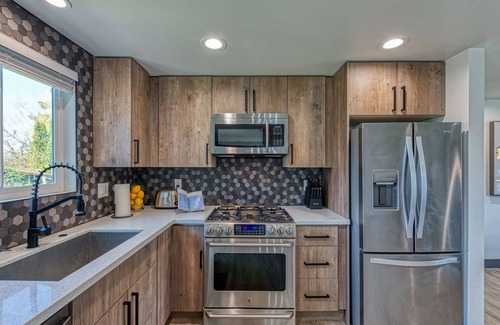 SeaTac House | Amazing Modern Home w/AC ► Mins away from Airport