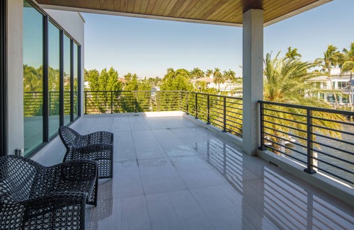 Nurmi Isles House | Amazing, modern, brand new villa on the water.