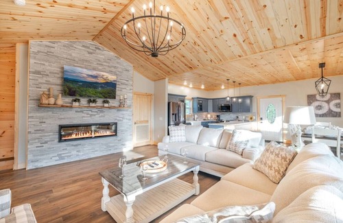Wears Valley Cabin | Amazing Mountain Views | Modern! | Hot Tub Bliss!
