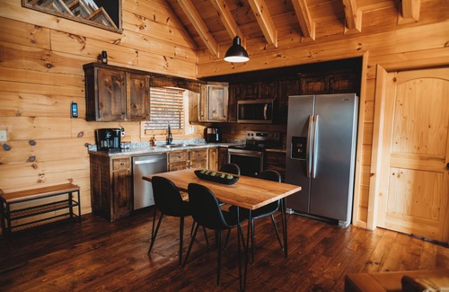 Blue Ridge Cabin | Amazing mountain view!5-star cabin,Modern,Minutes to BR&EJ,Hot tub,Games