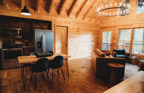 Blue Ridge Cabin | Amazing mountain view!5-star cabin,Modern,Minutes to BR&EJ,Hot tub,Games