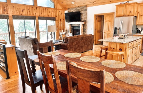 Cleveland Cabin | Amazing Mountain Views, Hot Tub, Arcade, Pool Table, Shuffleboard, Firepit