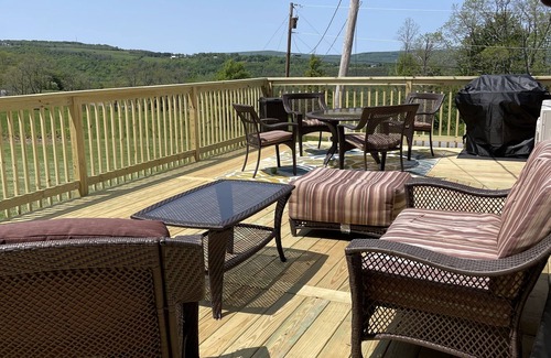 Durham House | Amazing Mountain View’s Close to Windham wrap around porch w/Hot tub 4 BDR 2 BR