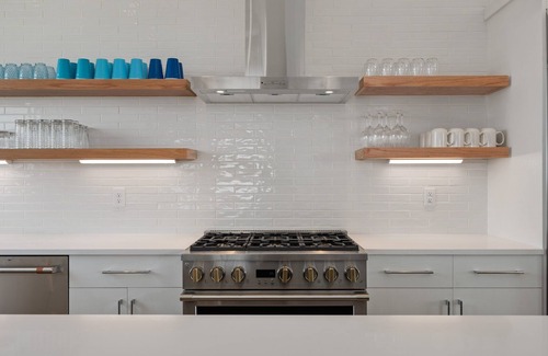 Salvo House | Amazing Newly Built Modern Home w/Saltwater Pool - Simply the best!