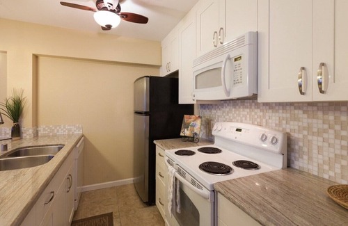 Kailua-Kona Condo | Amazing πββοΈ Oceanfront Penthouse π¬ Newly Renovated! - Banyan Tree 403C π