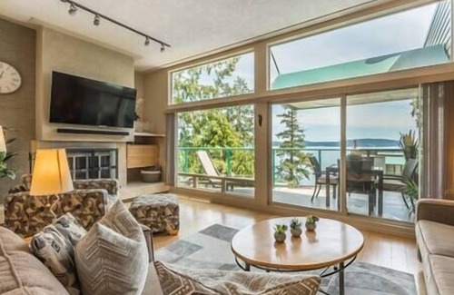North Oyster Condo | Amazing Oceanview Condo w/Air conditioning , 2 Kayaks, Hot tub & Pool