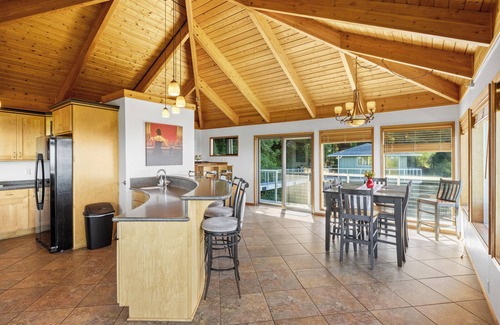 Crescent City House | Amazing panoramic views and deck to watch from