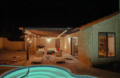 Yucca Valley House | Amazing POOL- Southwestern boutique near Joshua tree National Park